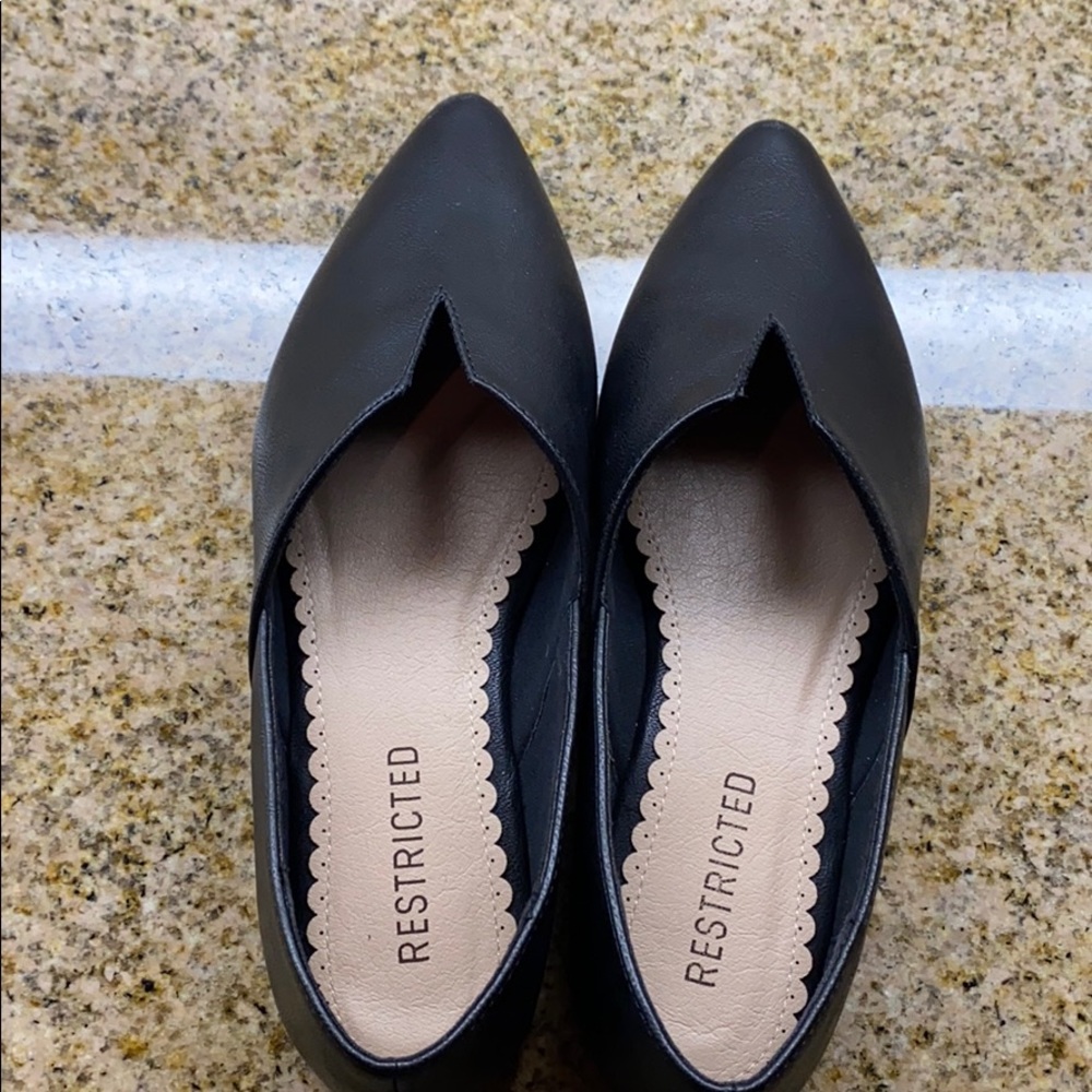 Size 8 Restricted brand black flats. Brand new! - Picture 6 of 7